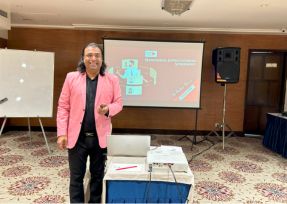 Corporate Keynote Speakers Corporate Keynote Speakers